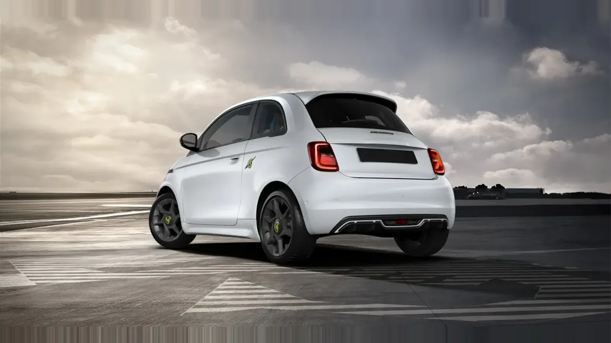 Abarth 500e 42kWh en renting en Zaragoza — Trasera
