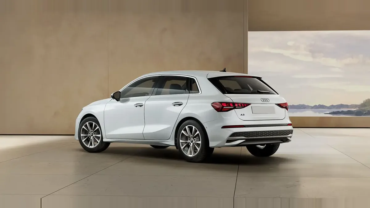 Audi A3 Sportback Advanced TFSI S Tronic en renting en Zaragoza — Delantera