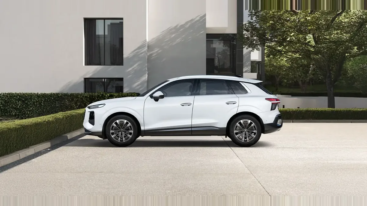 Audi Q3 Advanced TDI 110 kW S Tronic en renting en Zaragoza — Lateral