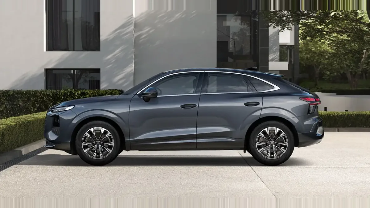 Audi Q3 Sportback Advanced TFSI 110kW S Tronic en renting en Zaragoza — Lateral