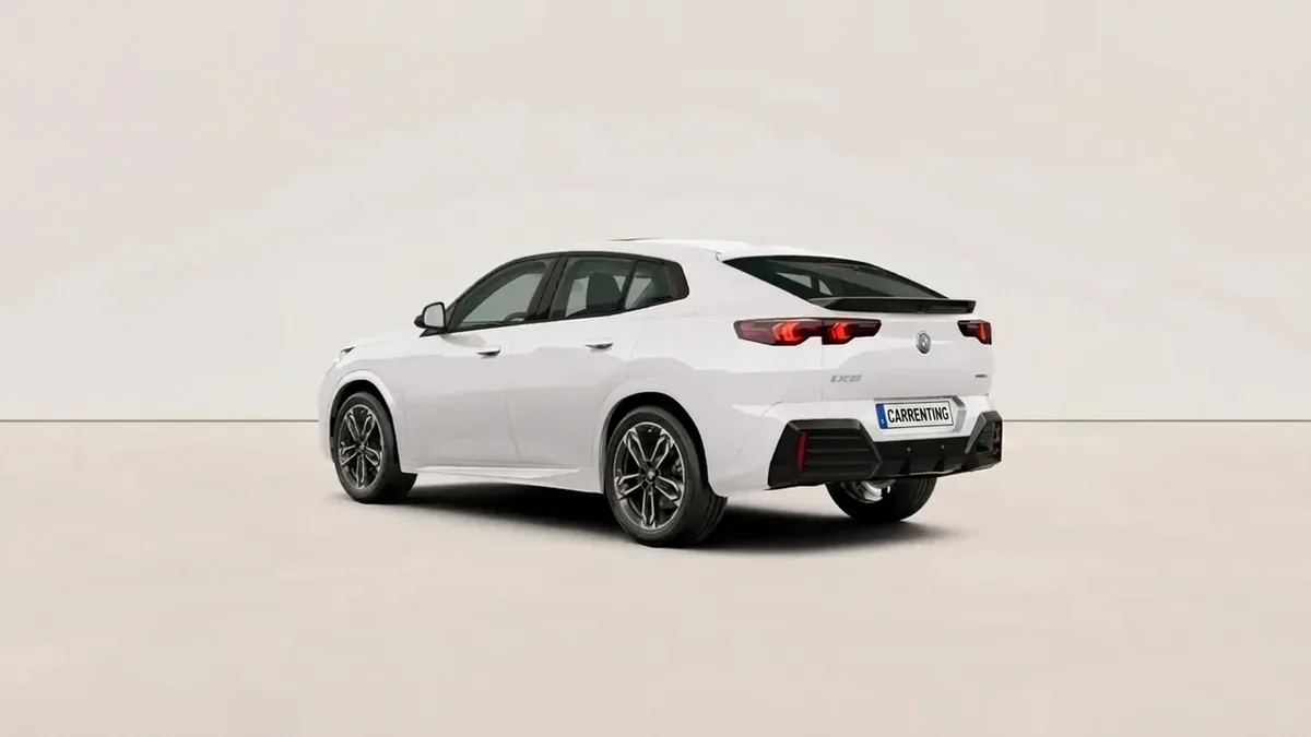 BMW ix2 eDrive20 en renting en Zaragoza — Trasera