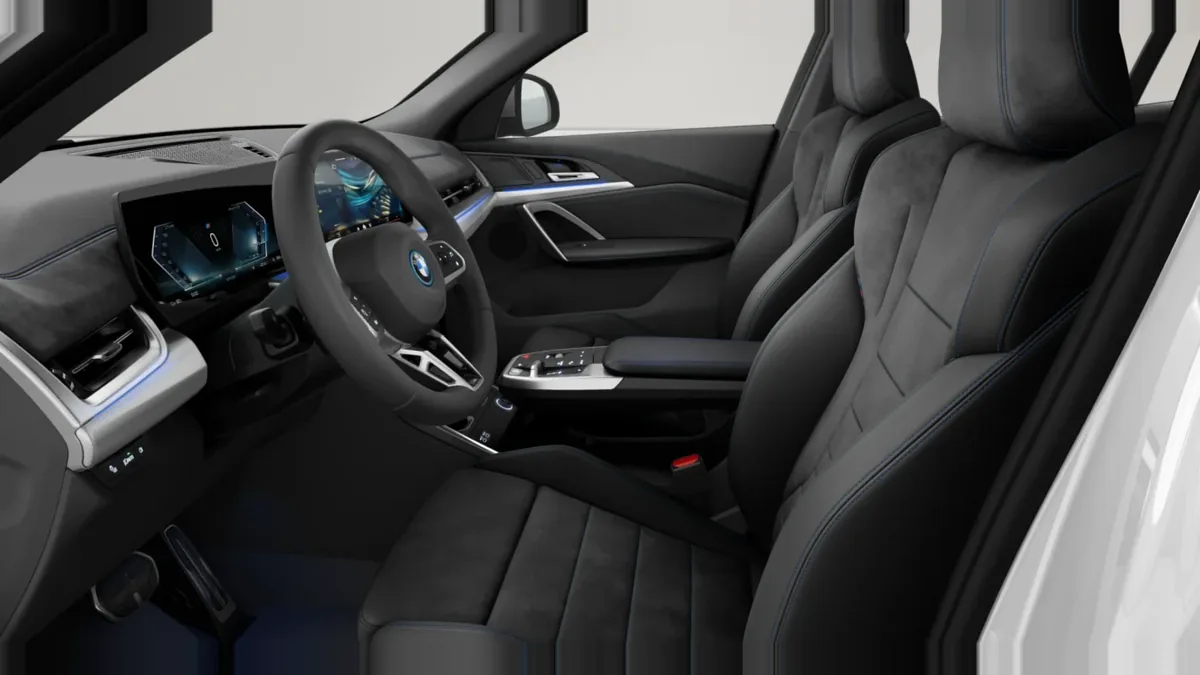 BMW ix2 eDrive20 en renting en Zaragoza — Interior
