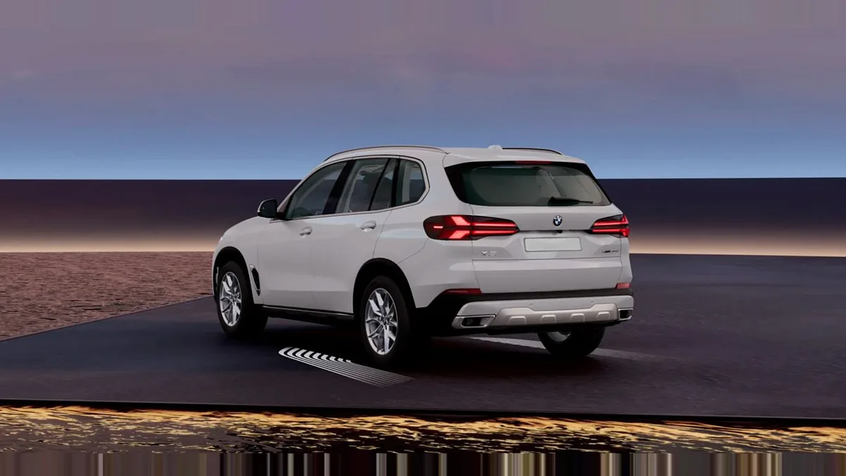 BMW X5 xDrive30d xLine en renting en Zaragoza — Lateral