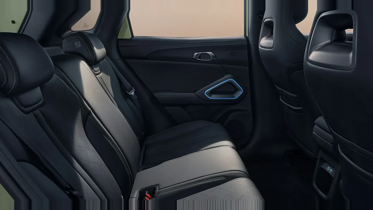 BYD Atto 2 DM-i Boost 156kW en renting en Zaragoza — vista 6