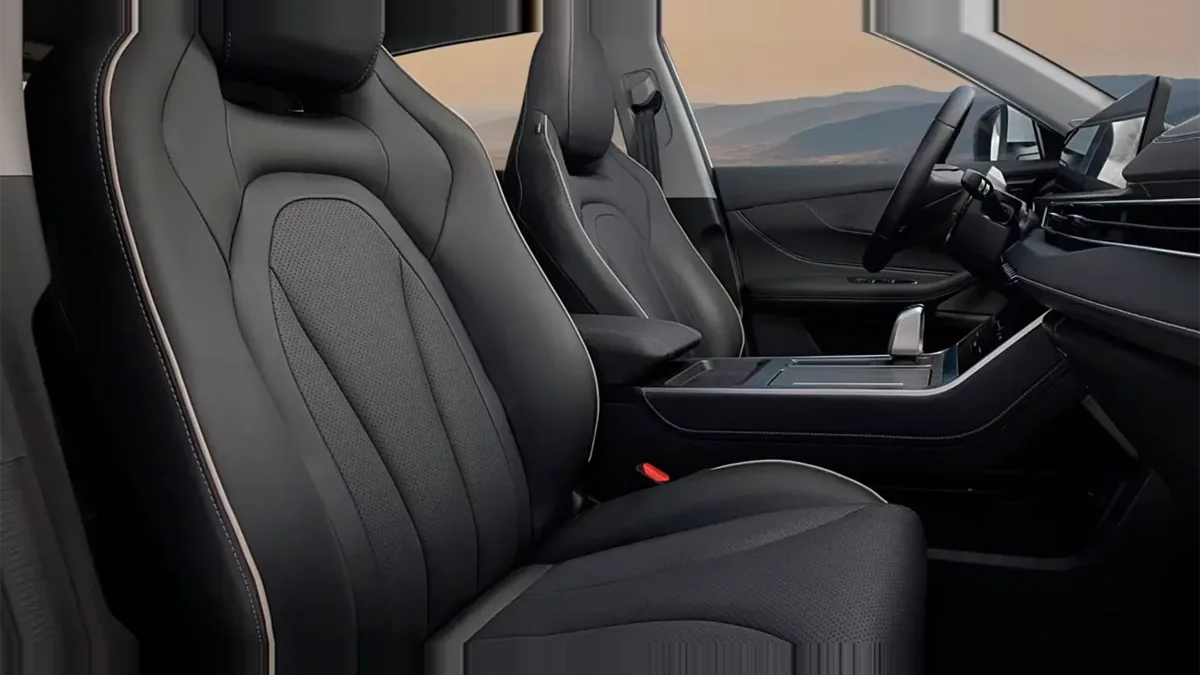 Ebro s400 1.5 DHE HEV Excellent CVT en renting en Zaragoza — Delantera
