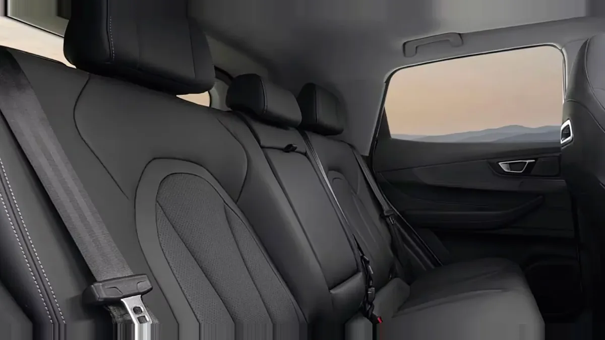 Ebro s400 1.5 DHE HEV Excellent CVT GRY en renting en Zaragoza — vista 7