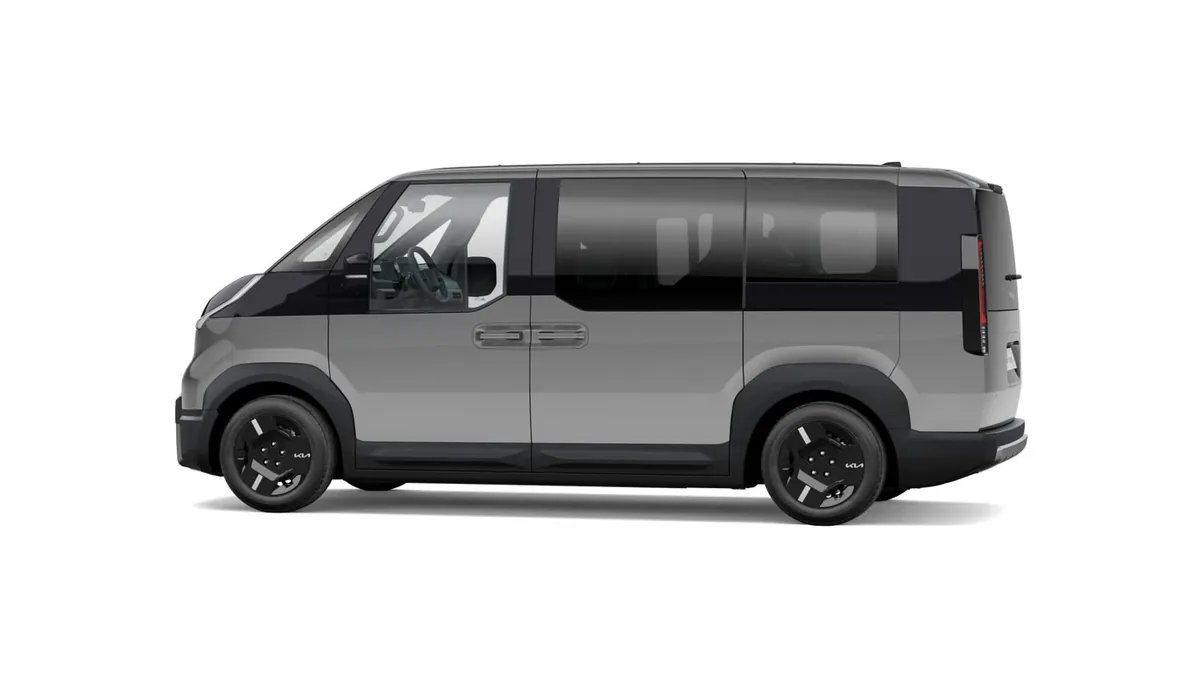 Kia PV5 Passenger L2H1 LR Plus en renting en Zaragoza — Lateral