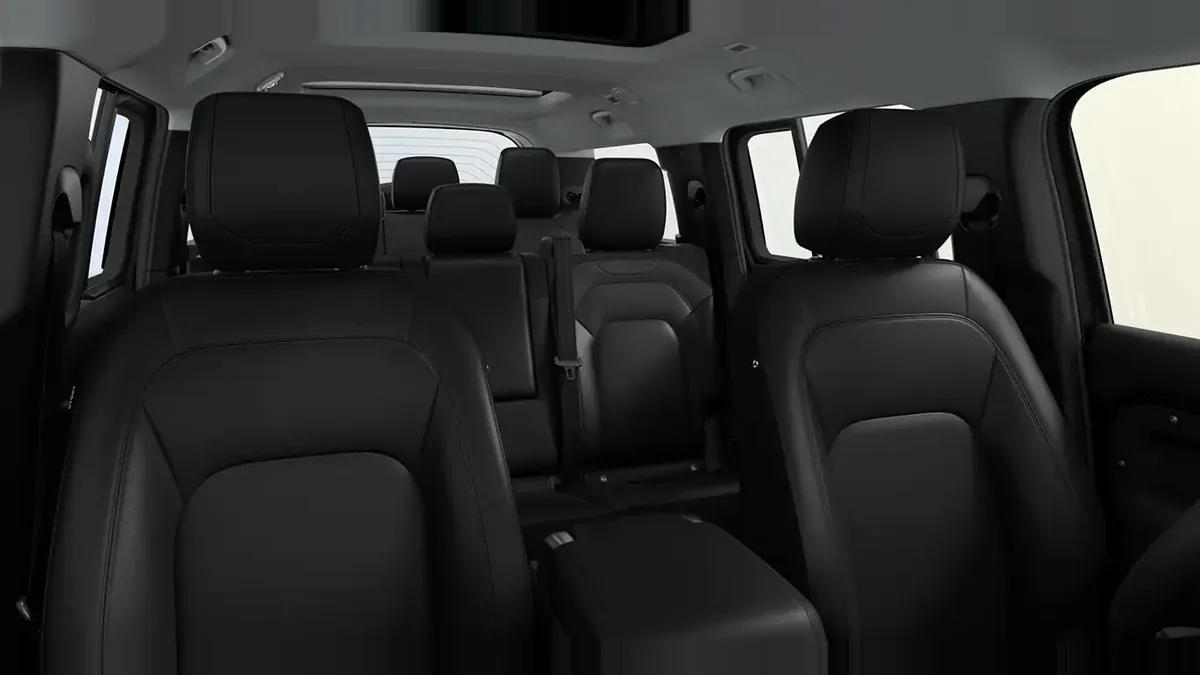 Land Rover Defender 3.0D I6 250S MHEV en renting en Zaragoza — Interior