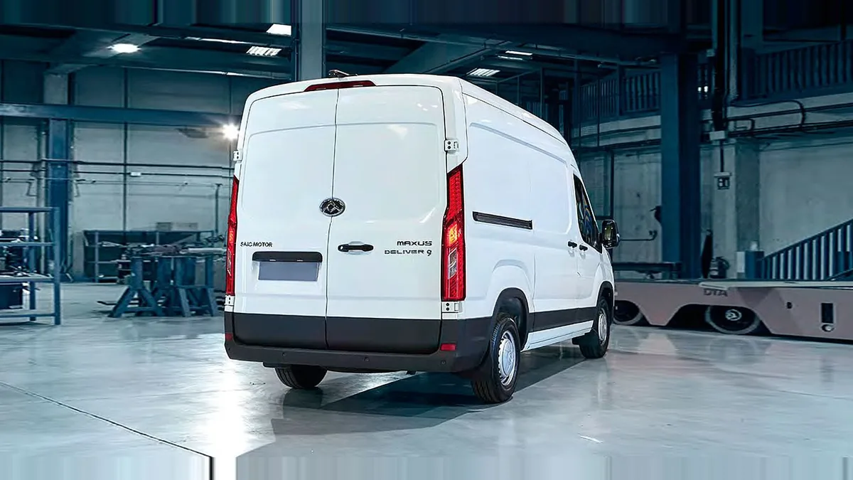 Maxus Deliver 9 Furgón 2.0D L3H2 150 (MERCANCÍAS TERCEROS) en renting en Zaragoza — Delantera