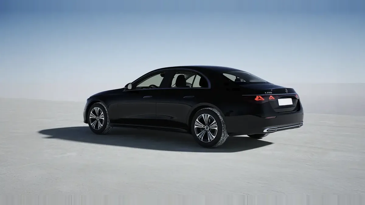Mercedes-Benz Clase E 200 en renting en Zaragoza — Trasera