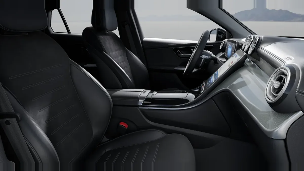 Mercedes-Benz GLC Coupé 300 de 4MATIC QS en renting en Zaragoza — Interior