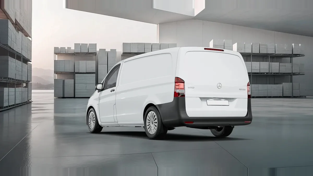 Mercedes-Benz Vito 110CDI 75kW Furgón Pro Larga en renting en Zaragoza — Trasera