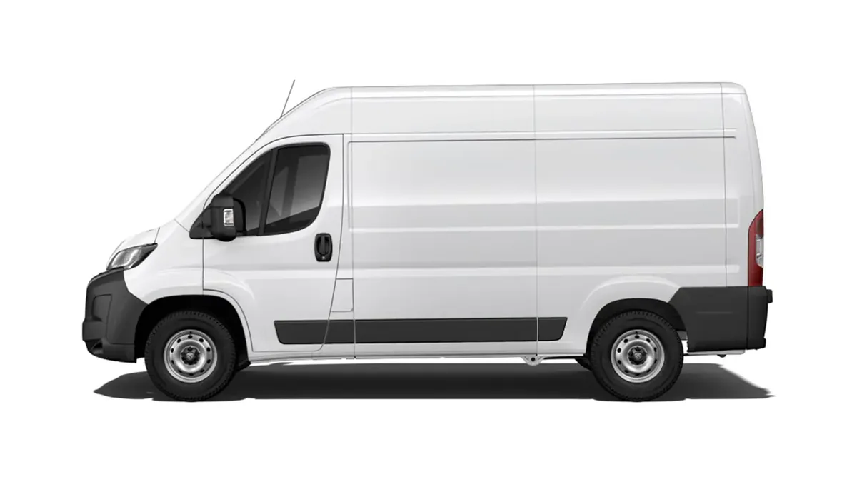 Peugeot Boxer 3.5 L2H2 BHDi S&S 6vel en renting en Zaragoza — Lateral