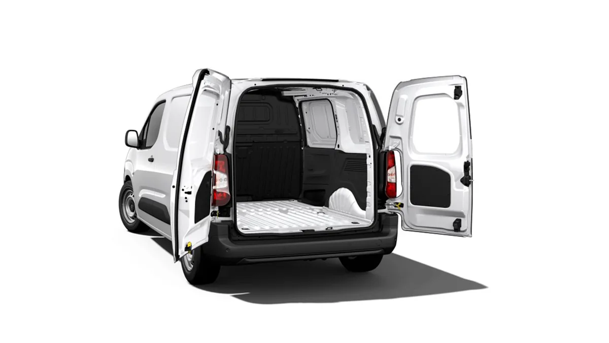 Peugeot Partner Furgón M Diésel 100CV Man en renting en Zaragoza — Lateral