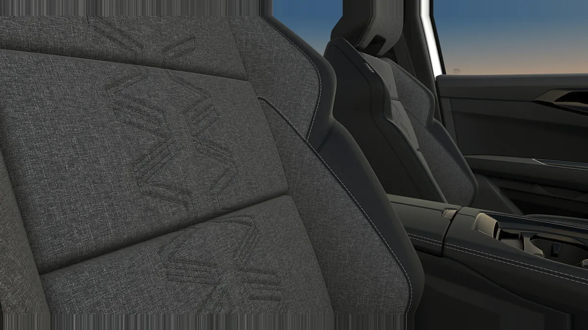 Renault Austral E-Tech Full Hybrid Evolution 147kW en renting en Zaragoza — Interior