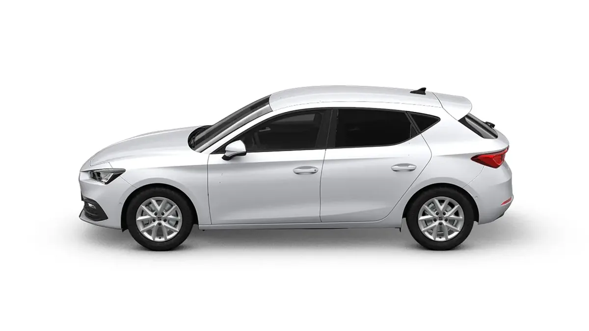 SEAT León 1.5 eTSI DSG-7 S&S Style XL en renting en Zaragoza — Trasera