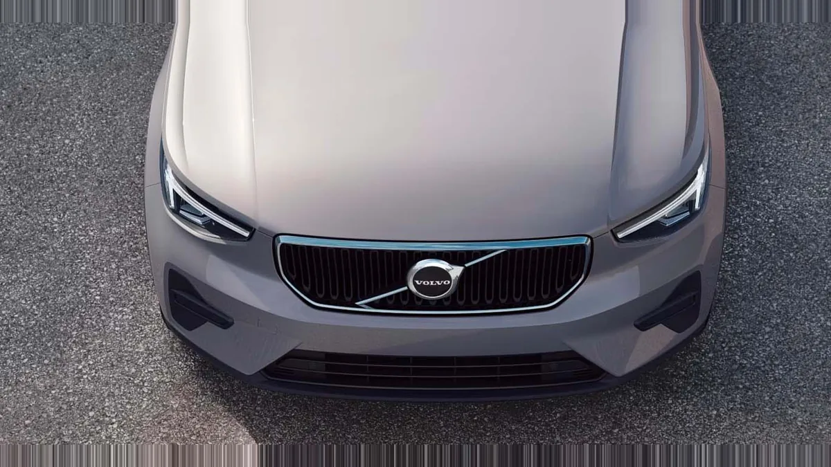Volvo XC40 2.0 B3 Core G Auto en renting en Zaragoza — Delantera